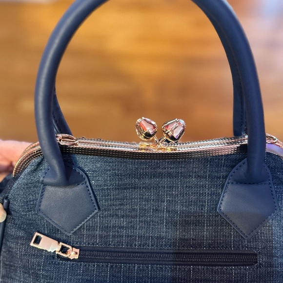 Elegant Navy Floral Handbag - Picture 4 of 13